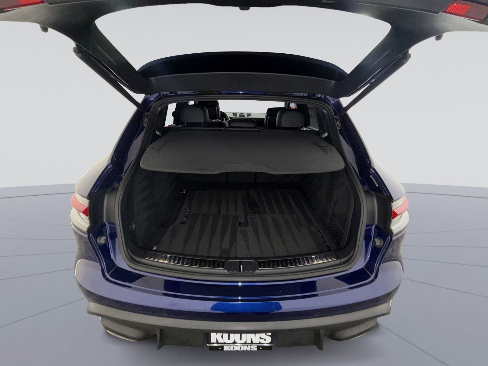 Used 2022 Porsche Macan w/ Premium Package Plus image 26