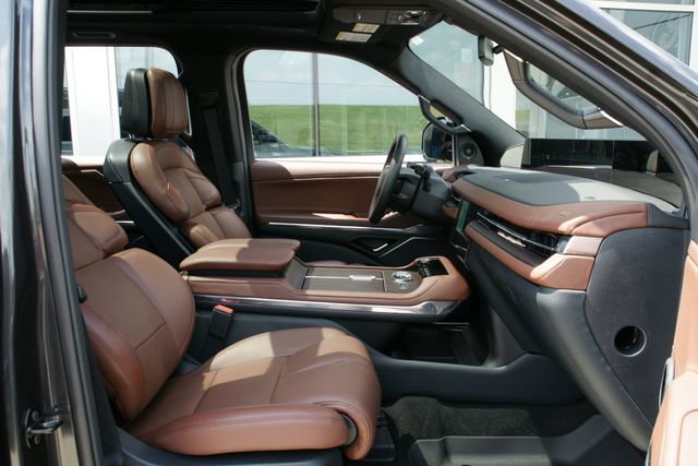 Used 2025 Lincoln Navigator Reserve AWD/4WD image 42