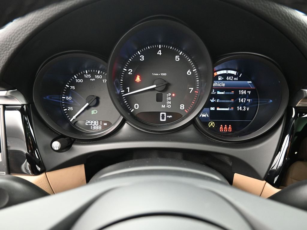 Certified 2022 Porsche Macan AWD/4WD image 19