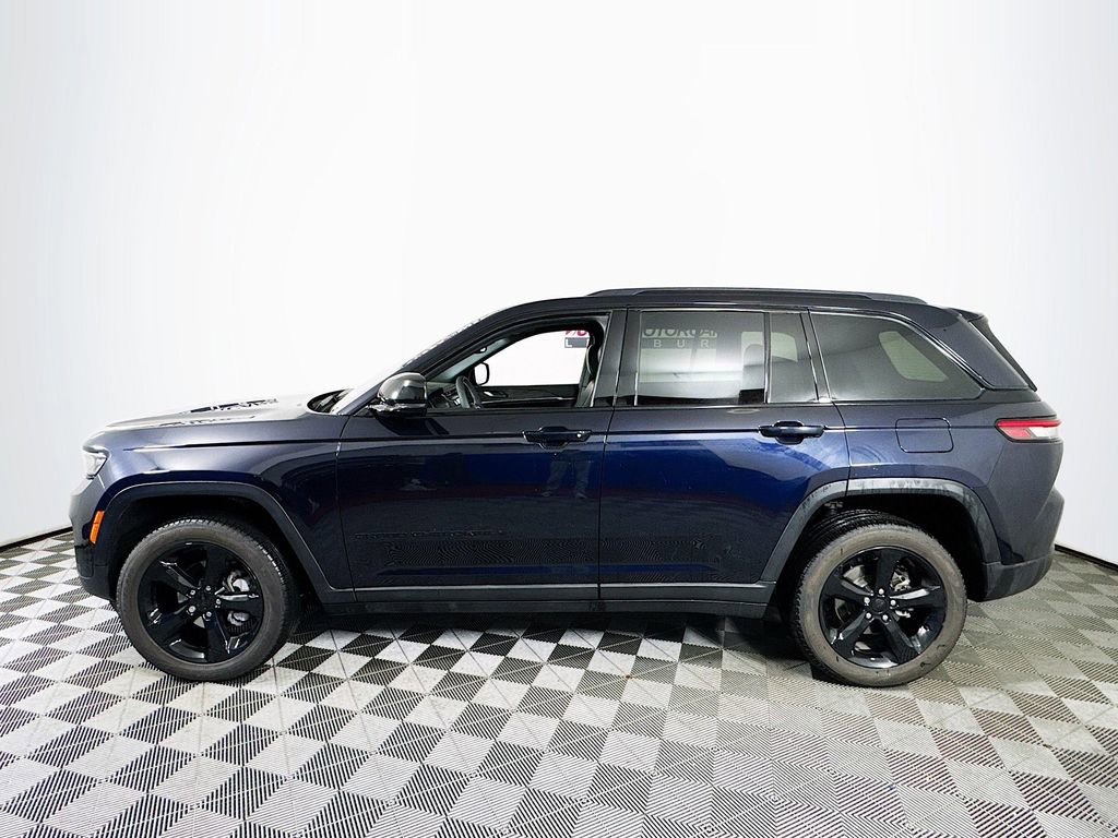 Used 2024 Jeep Grand Cherokee Limited w/ Black Appearance Package image 4