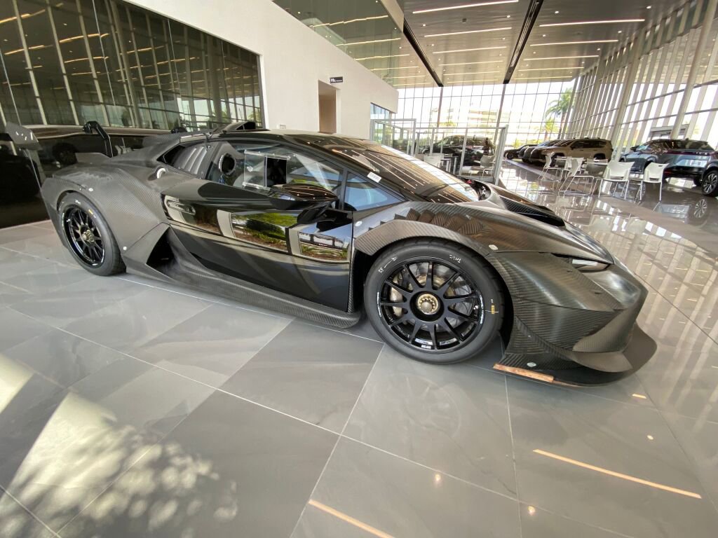 Used 2023 Lamborghini Huracan EVO image 12