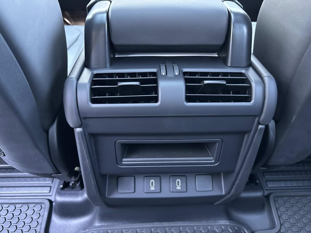 New 2026 Land Rover Defender 110 X-Dynamic SE AWD/4WD image 17