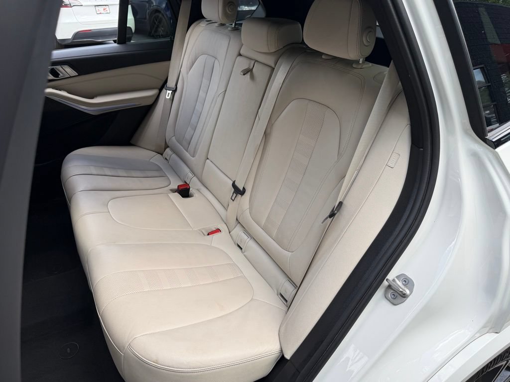 Used 2022 BMW X5 xDrive40i w/ M Sport Package AWD/4WD image 32
