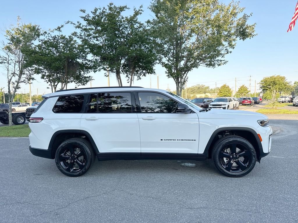 New 2026 Jeep Grand Cherokee L Limited w/ Limited Altitude Package AWD/4WD image 2