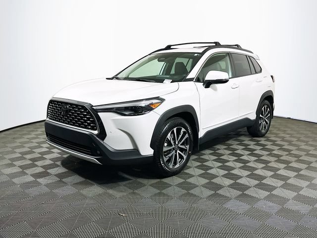Certified 2023 Toyota Corolla Cross XLE w/ Convenience Package FWD image 4