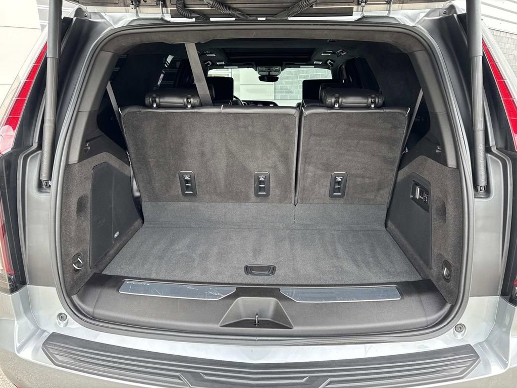 Used 2023 Cadillac Escalade V AWD/4WD image 6