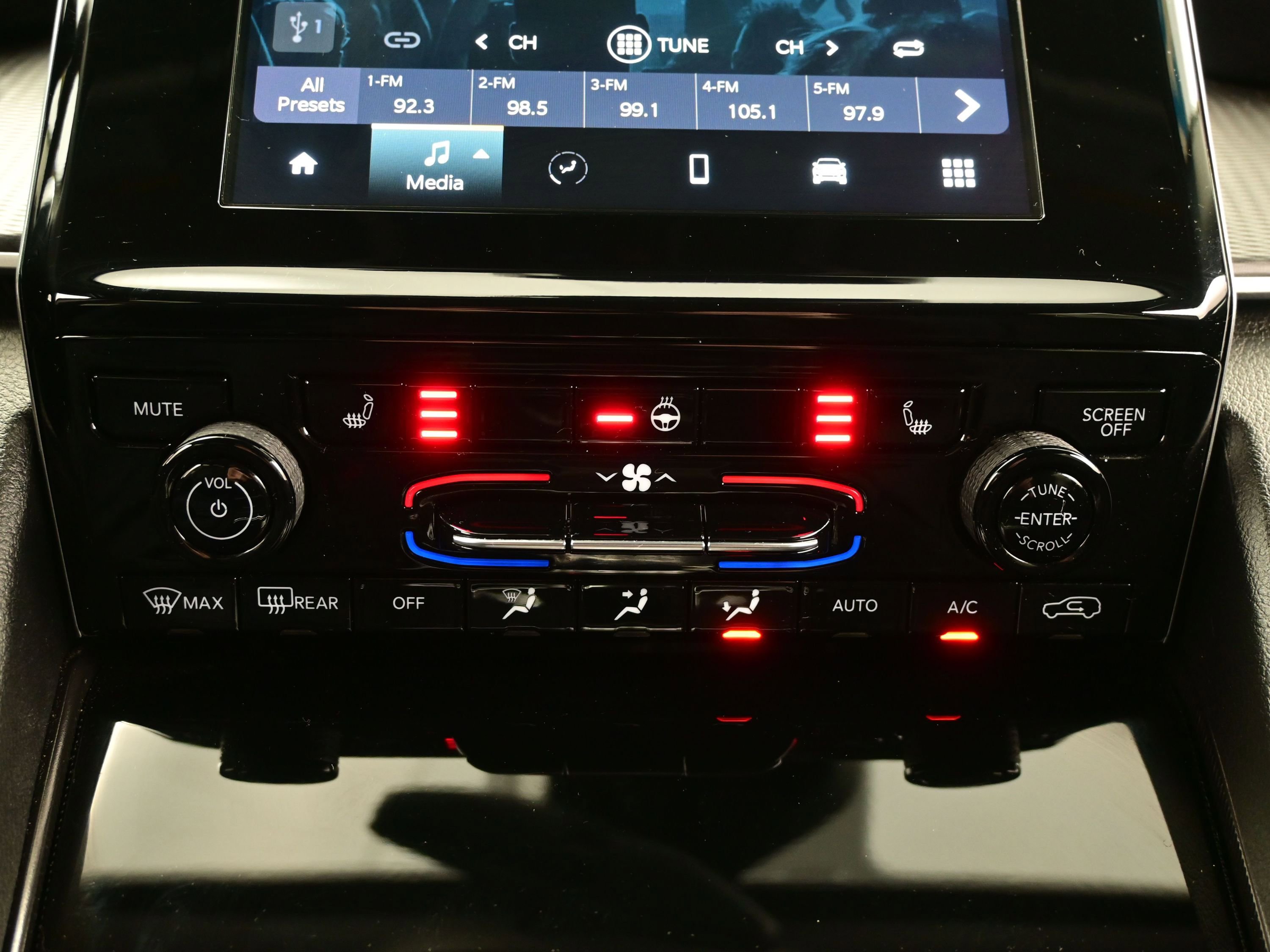 Used 2024 Jeep Grand Cherokee L Laredo w/ Luxury Tech Group I image 22