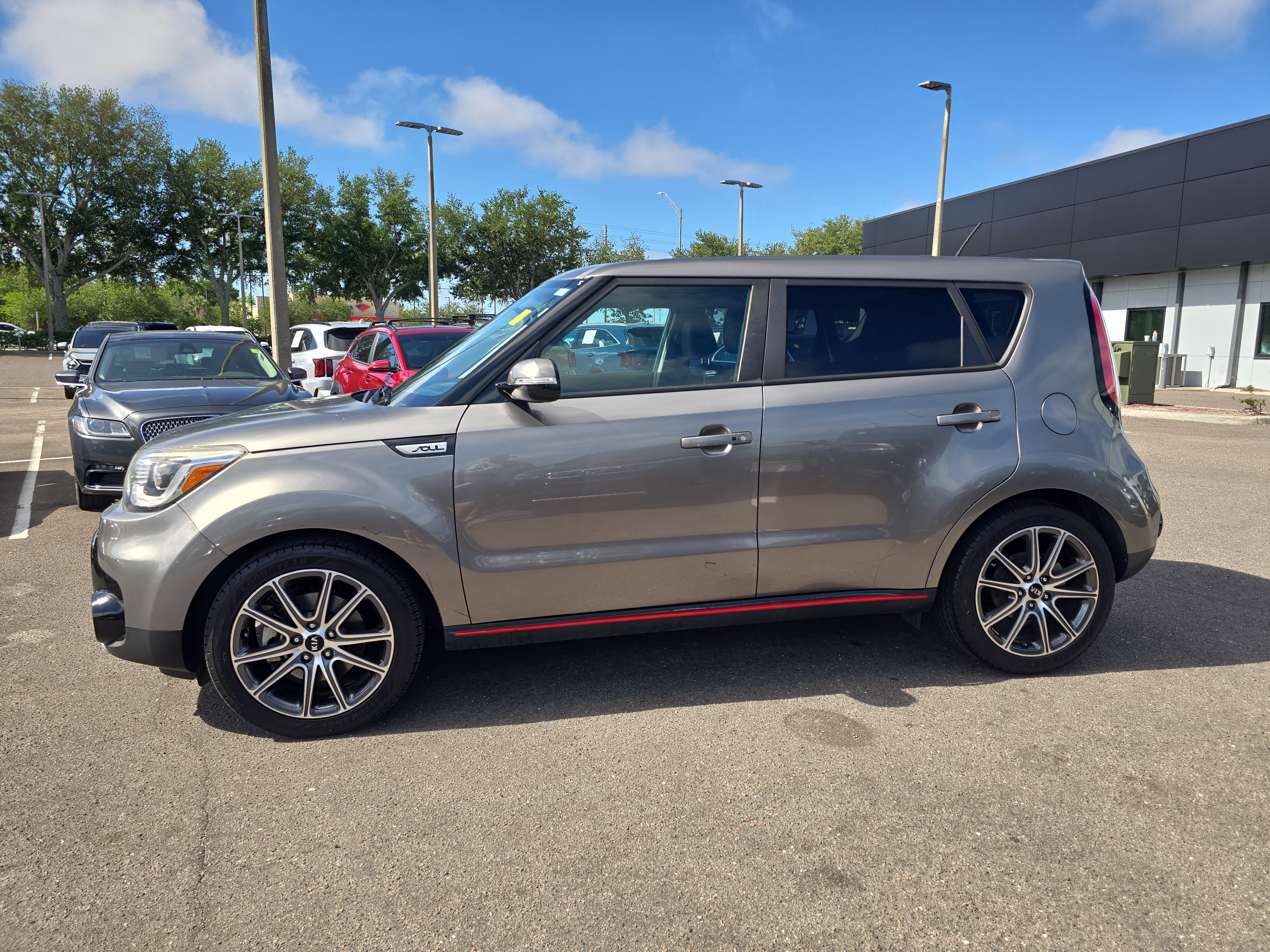 Certified 2018 Kia Soul ! w/ Tech Package FWD image 5
