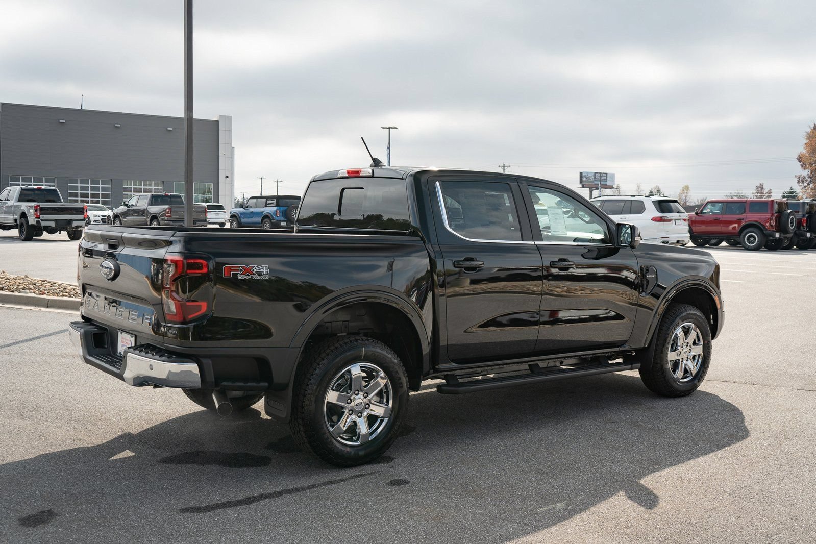Used 2025 Ford Ranger Lariat w/ FX4 Off-Road Package AWD/4WD image 8