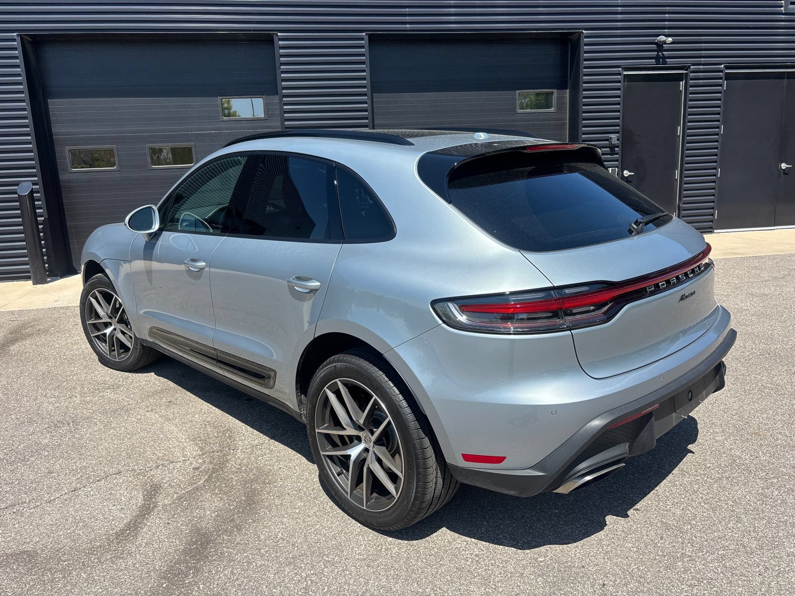 Used 2025 Porsche Macan AWD/4WD image 5