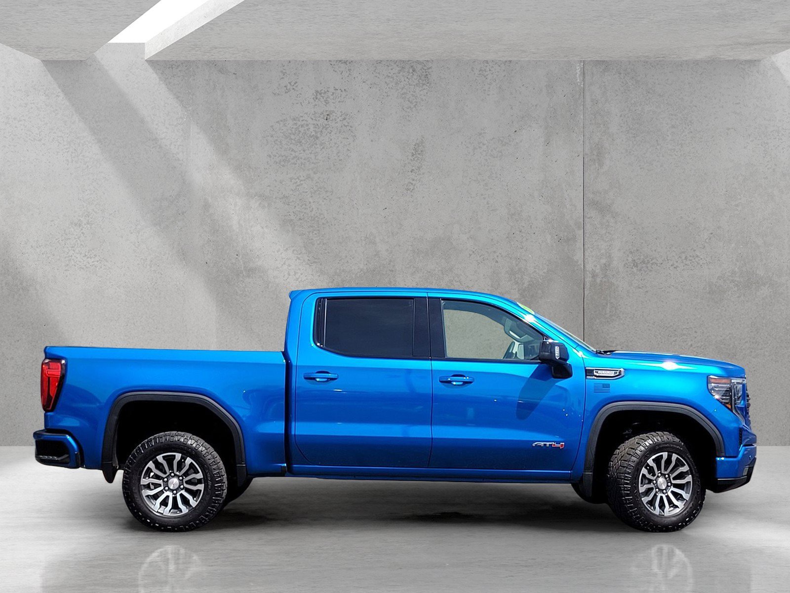 Used 2023 GMC Sierra 1500 AT4 AWD/4WD image 4