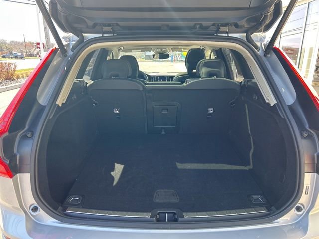 Used 2025 Volvo XC60 B5 Plus image 11