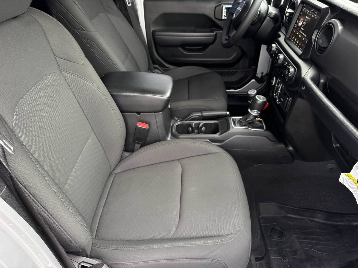 Used 2023 Jeep Gladiator Sport AWD/4WD image 21
