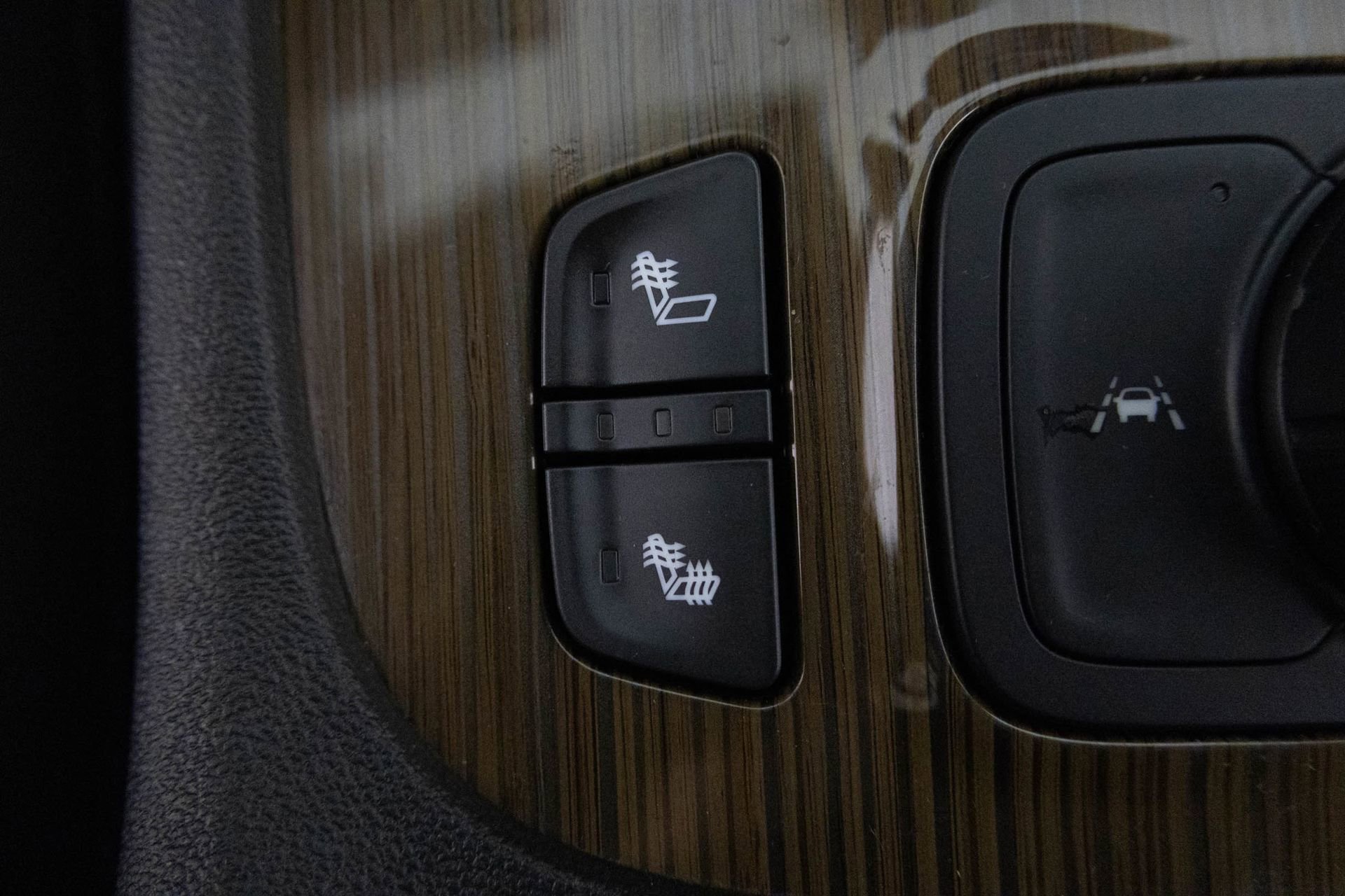 Certified 2023 GMC Acadia SLE w/ Driver Convenience Package image 26