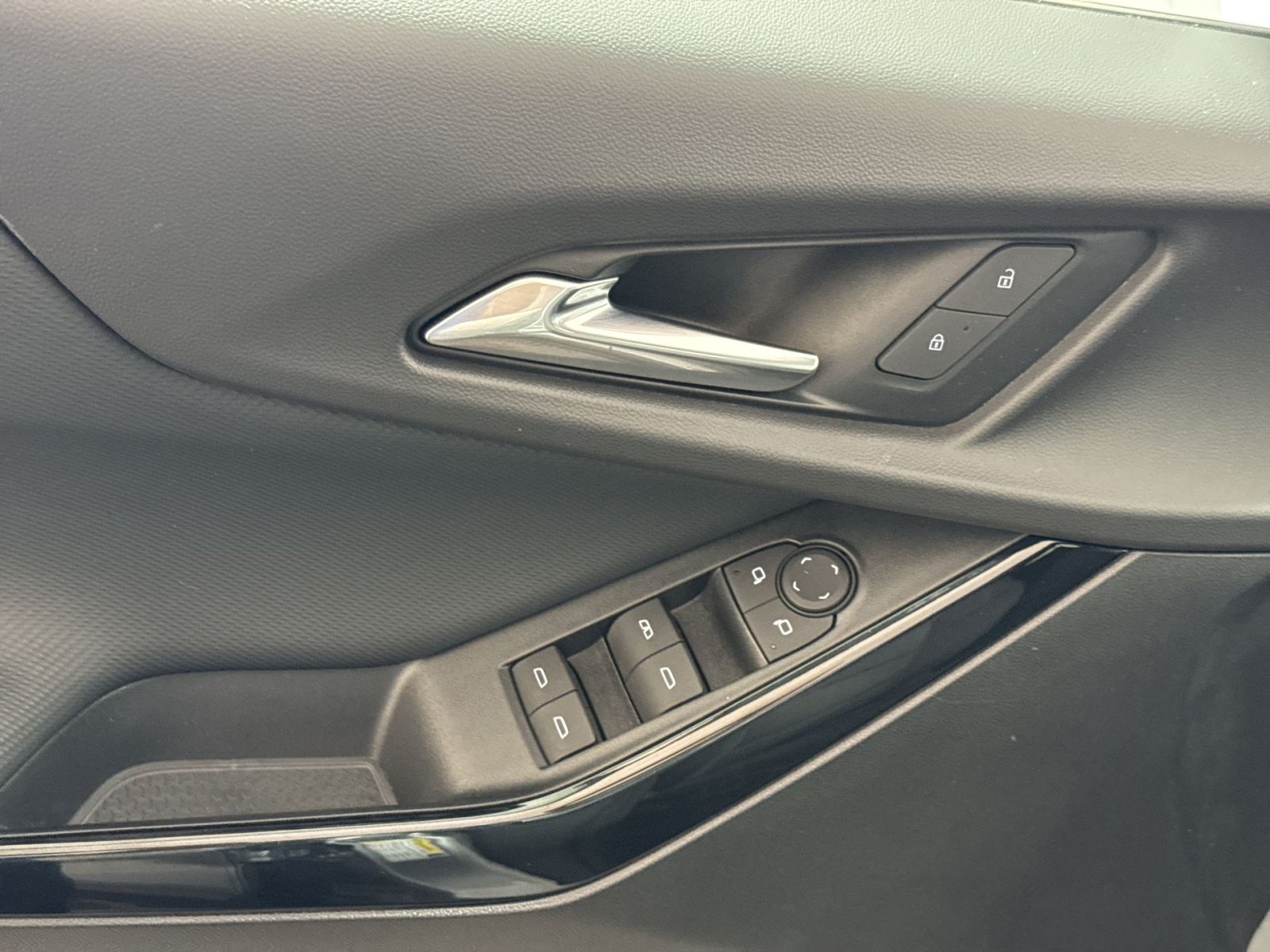 Used 2025 Chevrolet Equinox LT FWD image 15