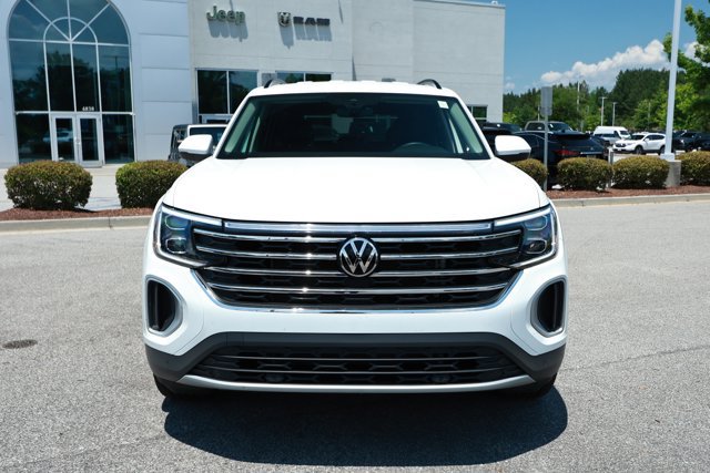 Used 2025 Volkswagen Atlas SE w/ Black Wheel Package FWD image 2