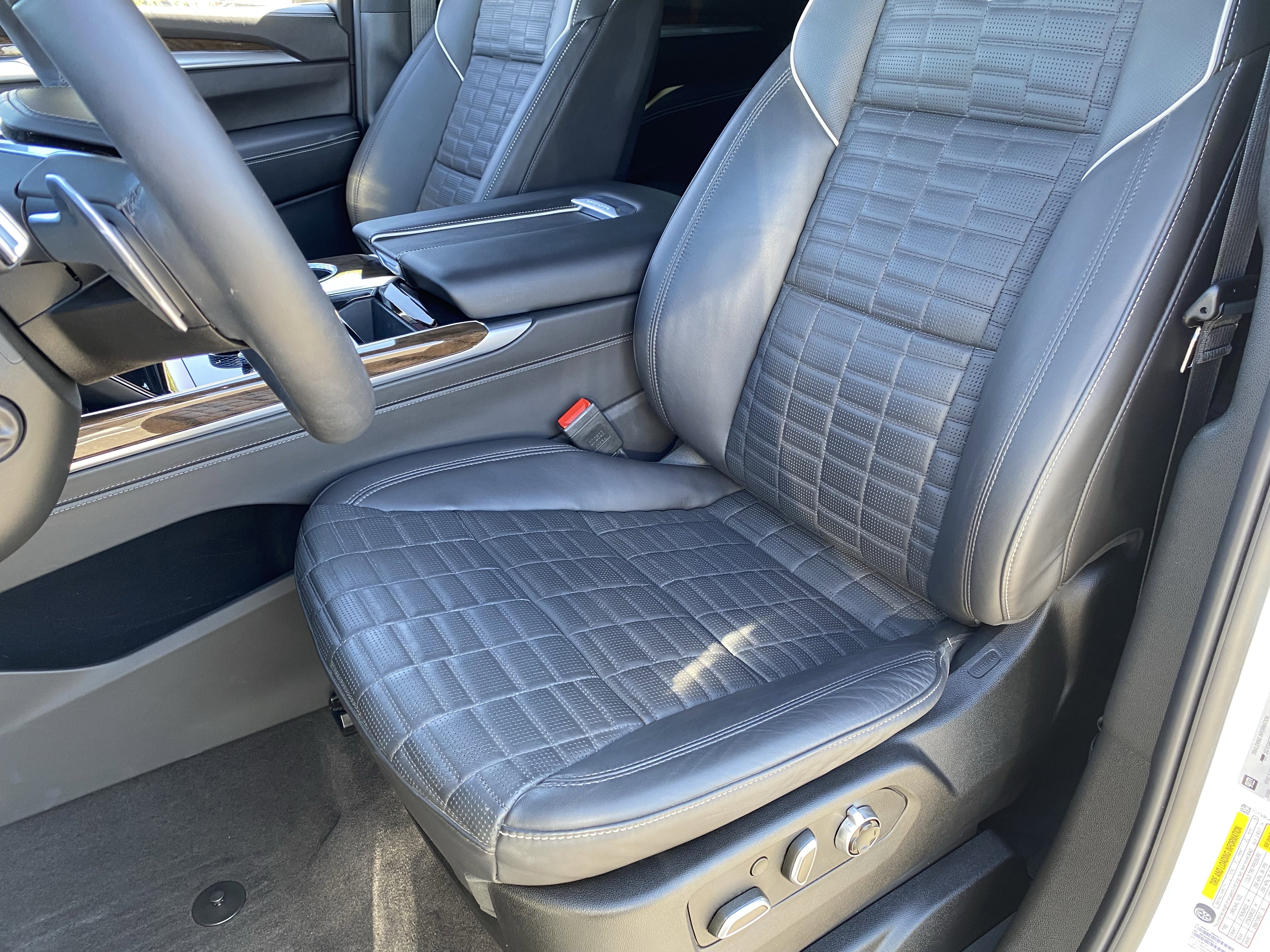 Used 2025 Cadillac Escalade Sport Platinum image 19