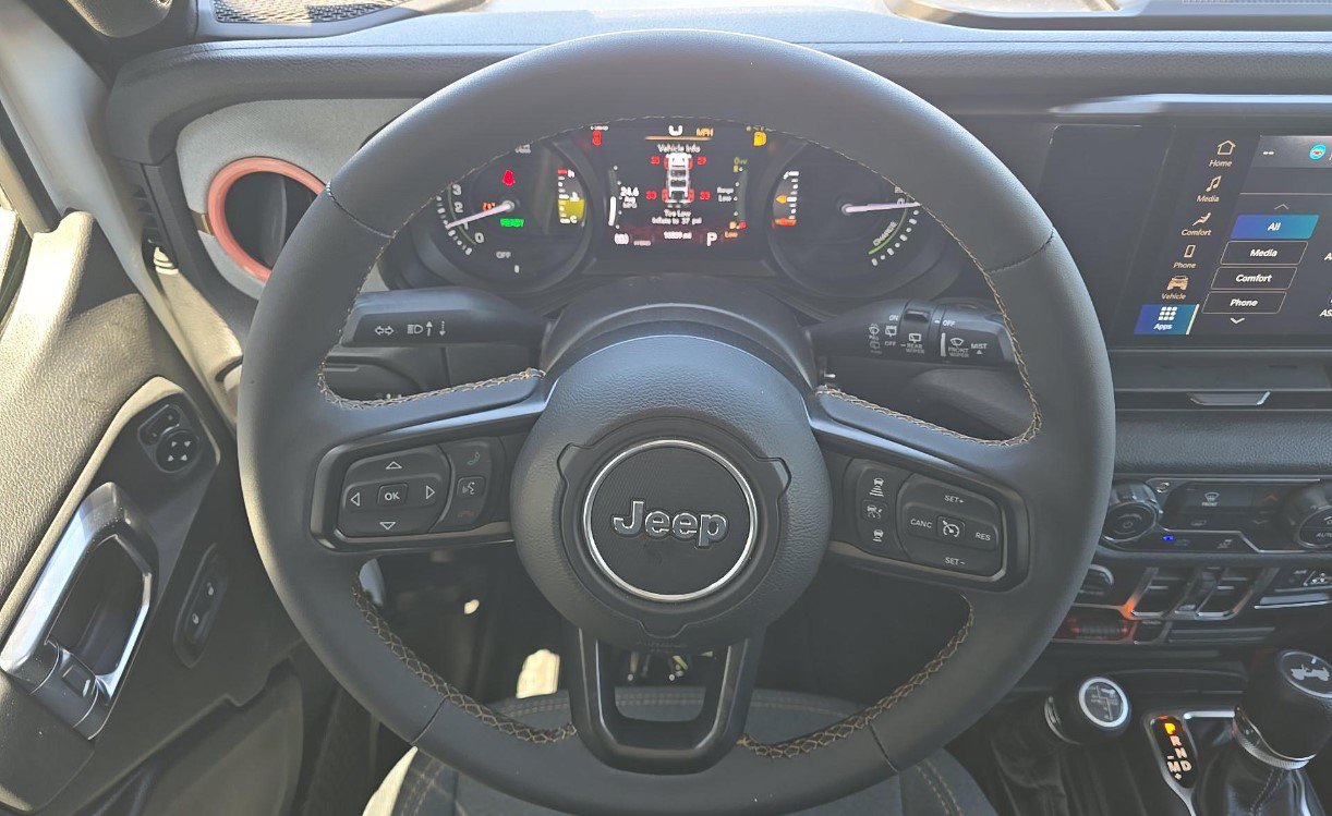 Used 2024 Jeep Wrangler Unlimited AWD/4WD image 8