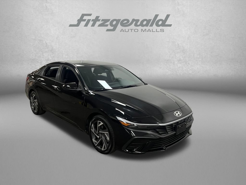 Used 2025 Hyundai Elantra SEL FWD image 9