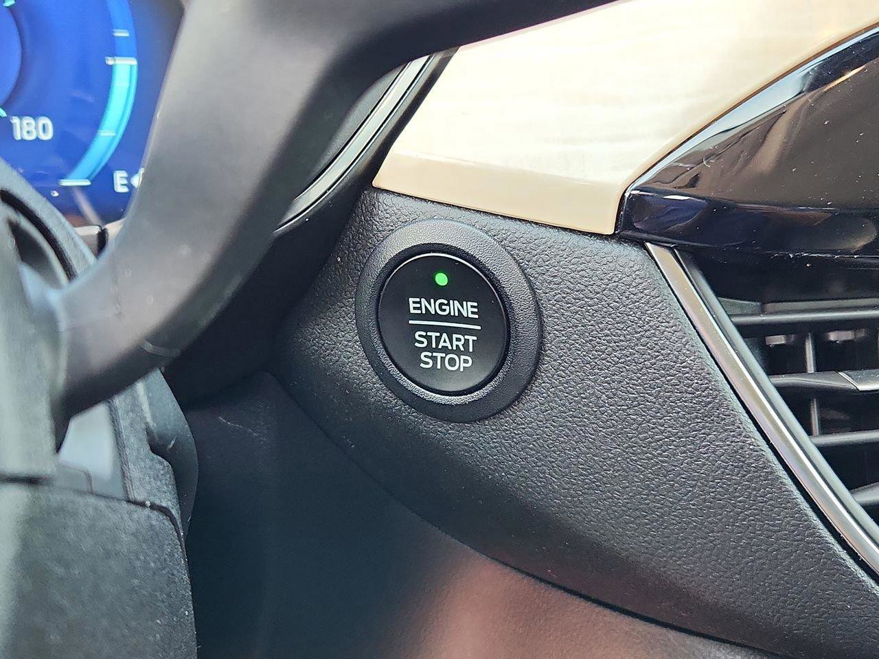 Used 2022 Ford Escape Titanium w/ Titanium Premium Package image 26