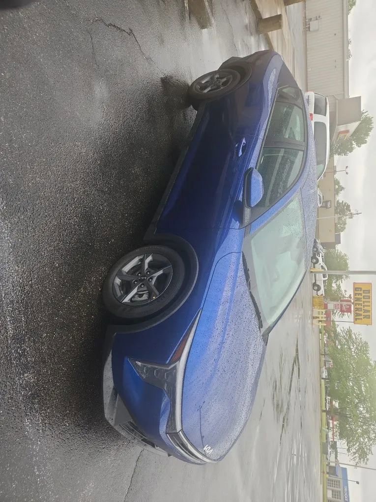 Used 2025 Kia K4 FWD image 3