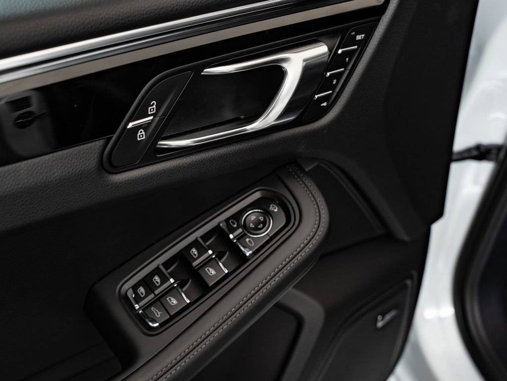 Certified 2026 Porsche Macan GTS AWD/4WD image 26