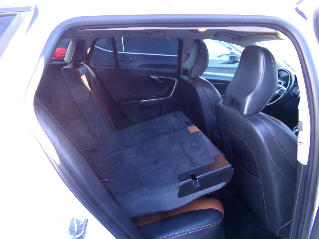 Used 2018 Volvo V60 T5 Cross Country w/ Convenience Package image 44