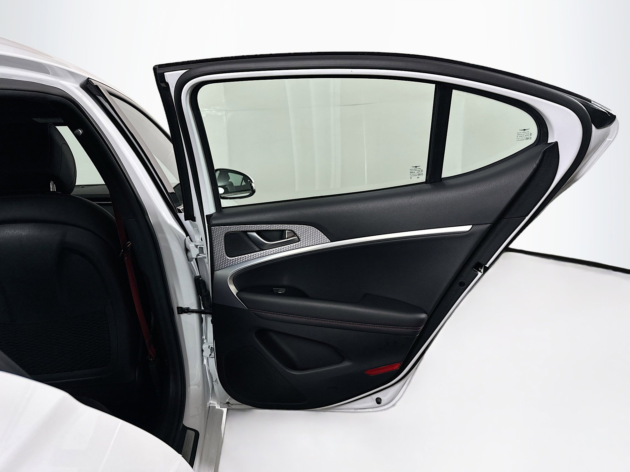 Used 2023 Genesis G70 2.0T w/ Sport Prestige Package image 32