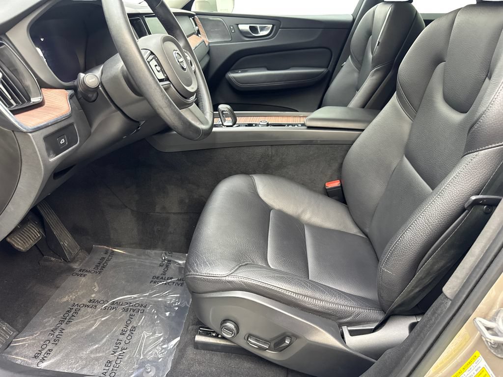 Used 2023 Volvo XC60 B5 Plus FWD image 26