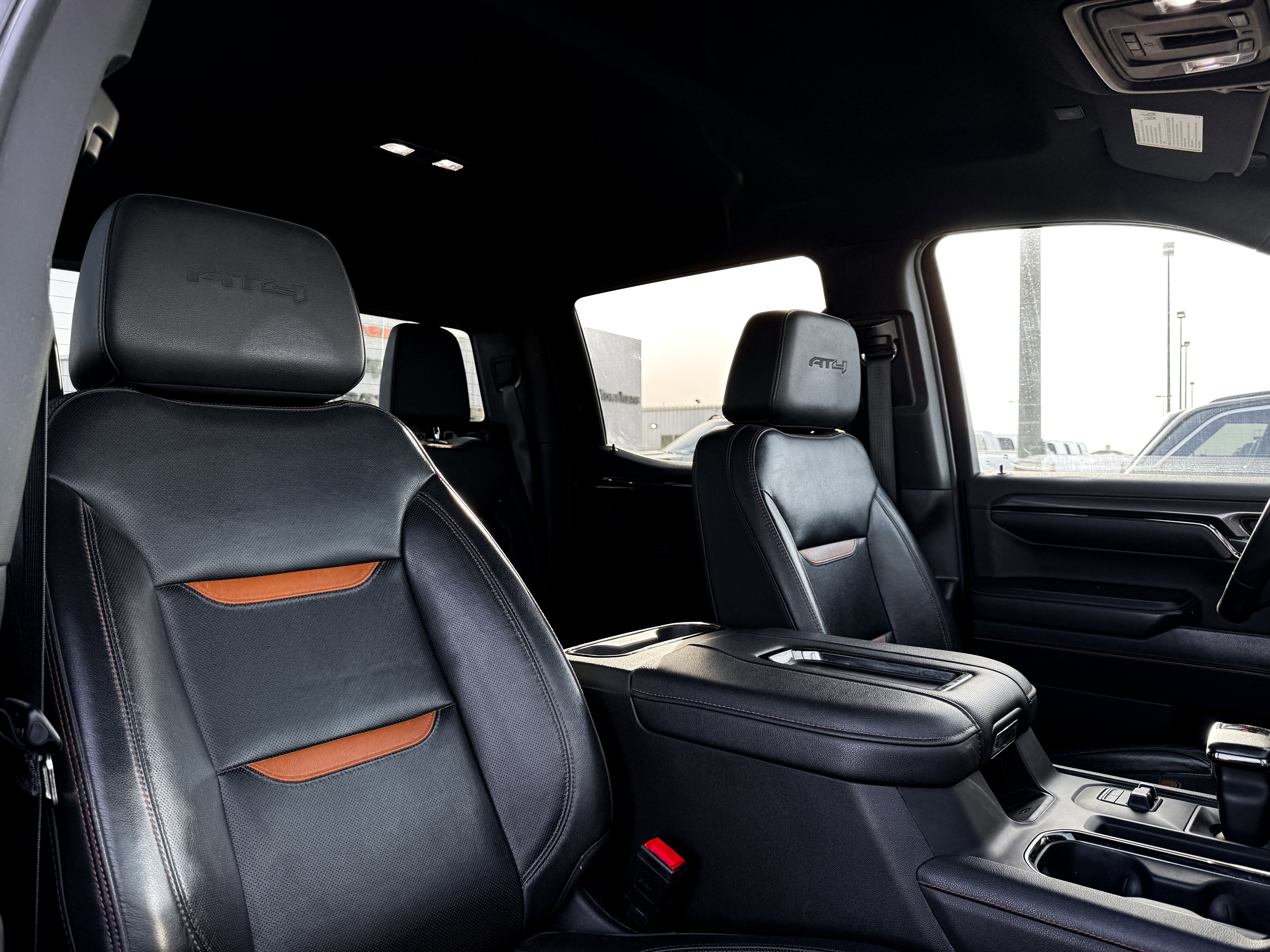 Used 2022 GMC Sierra 1500 AT4 w/ AT4 Preferred Package image 9