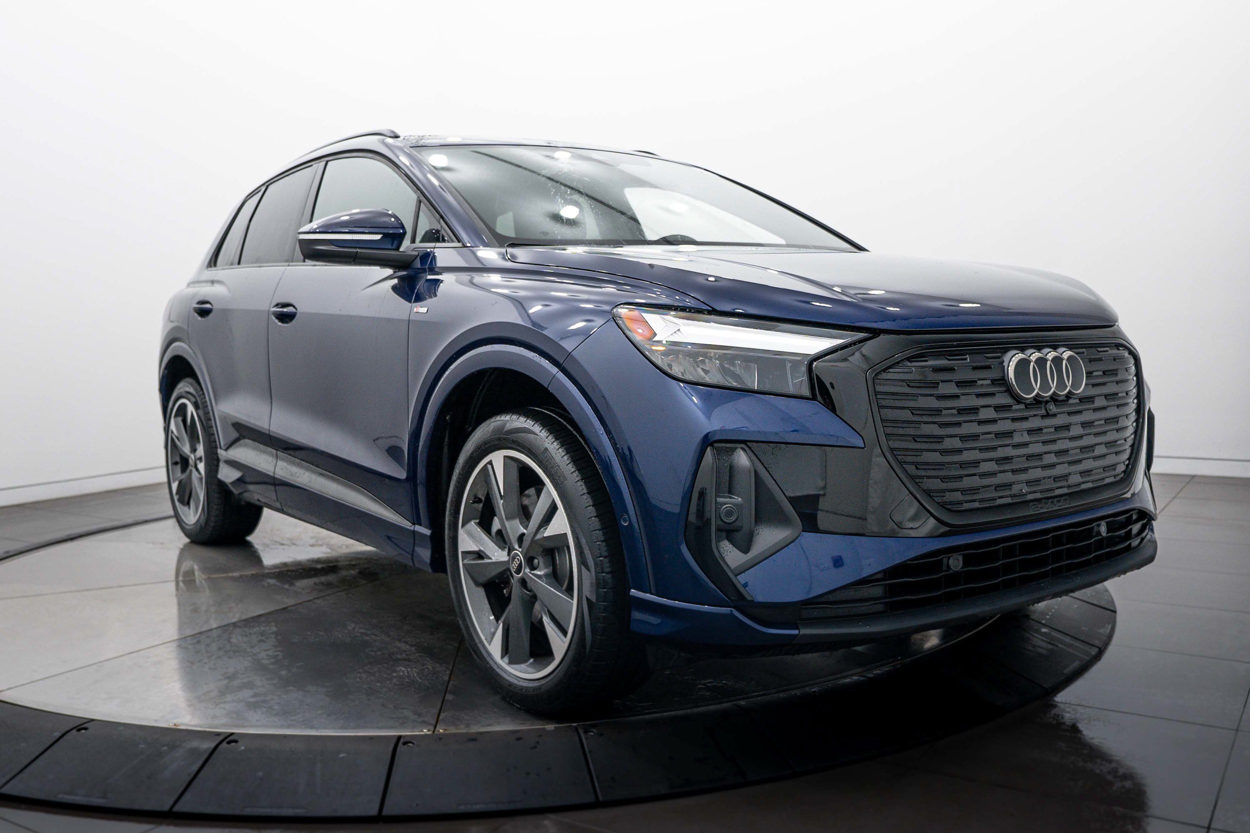 Certified 2024 Audi Q4 e-tron Premium Plus AWD/4WD image 2