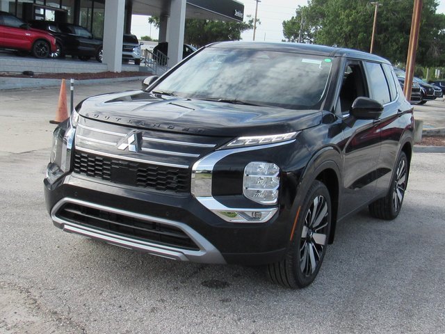 New 2025 Mitsubishi Outlander SE image 6