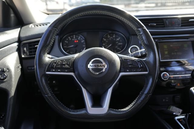 Used 2018 Nissan Rogue SV w/ Premium Package image 39