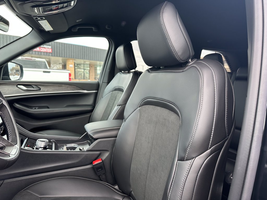 New 2026 Jeep Grand Cherokee Altitude AWD/4WD image 26