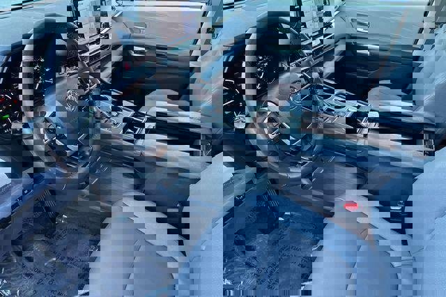 Used 2024 Toyota Sienna XLE w/ XLE Plus Package FWD image 12