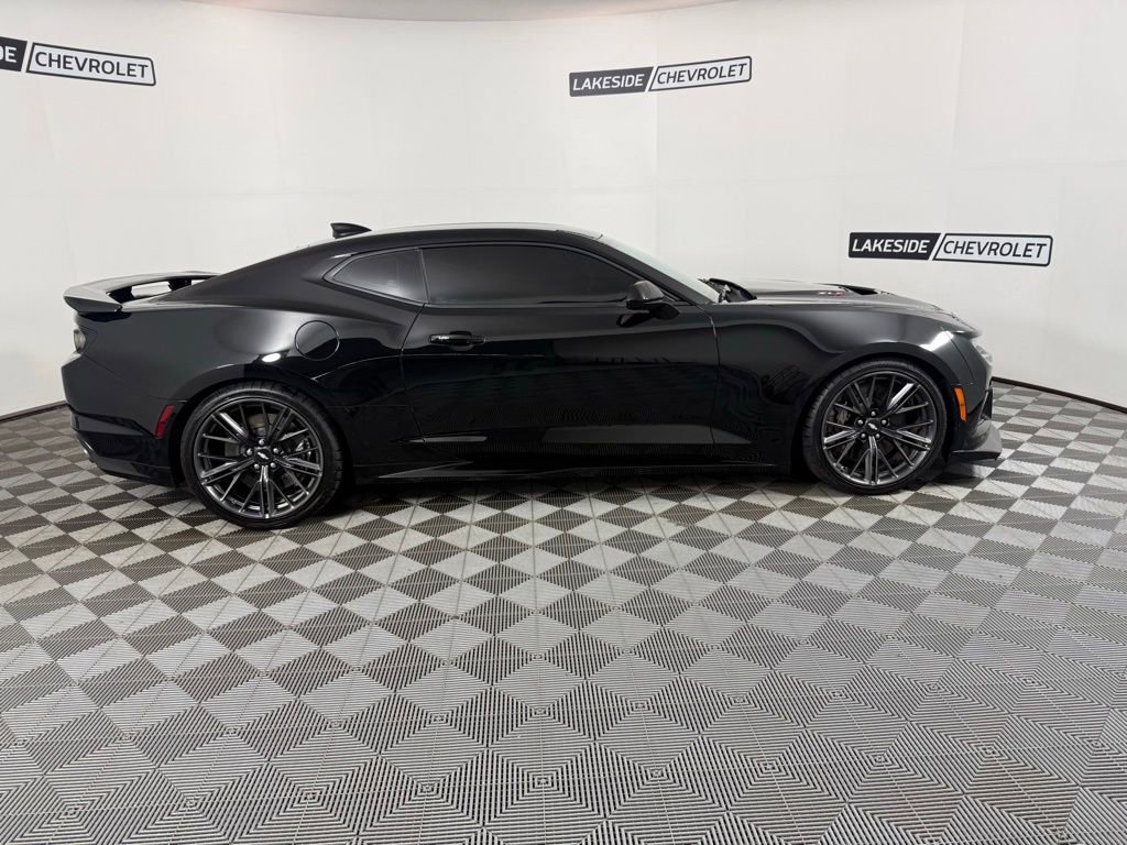 Used 2019 Chevrolet Camaro ZL1 RWD image 7
