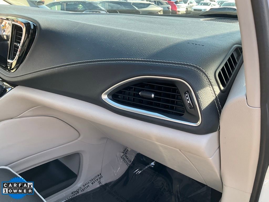Used 2022 Chrysler Pacifica Limited w/ Uconnect Theater Family Group image 71