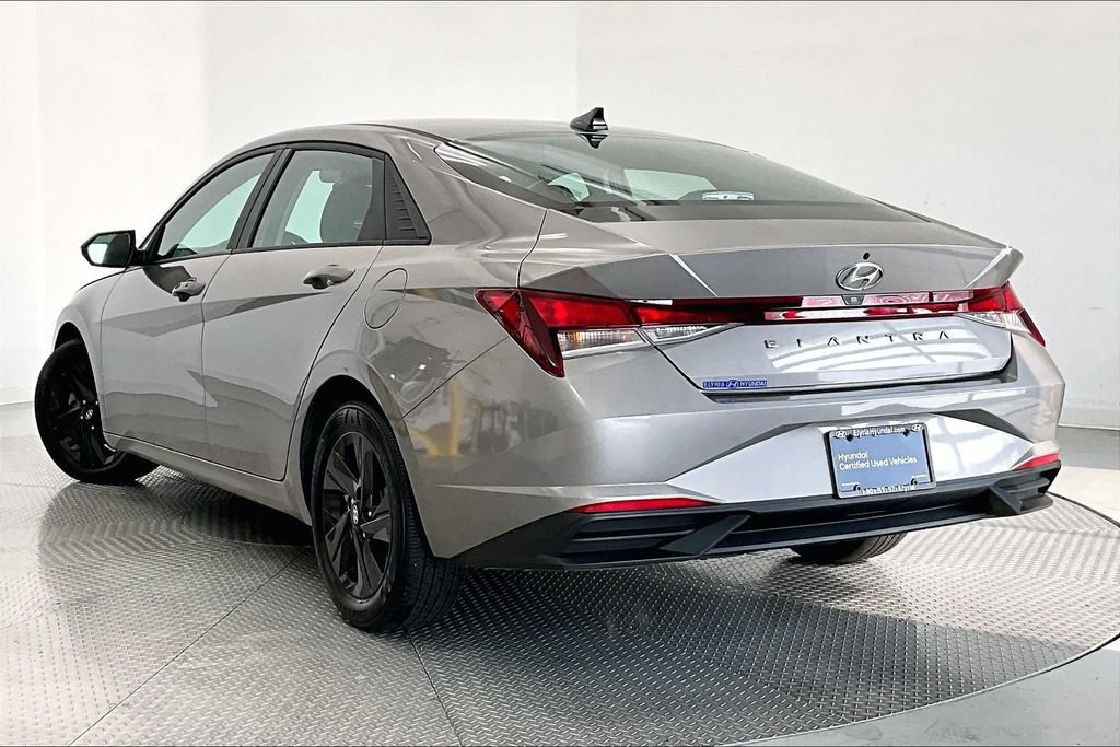 Certified 2021 Hyundai Elantra SEL FWD image 12