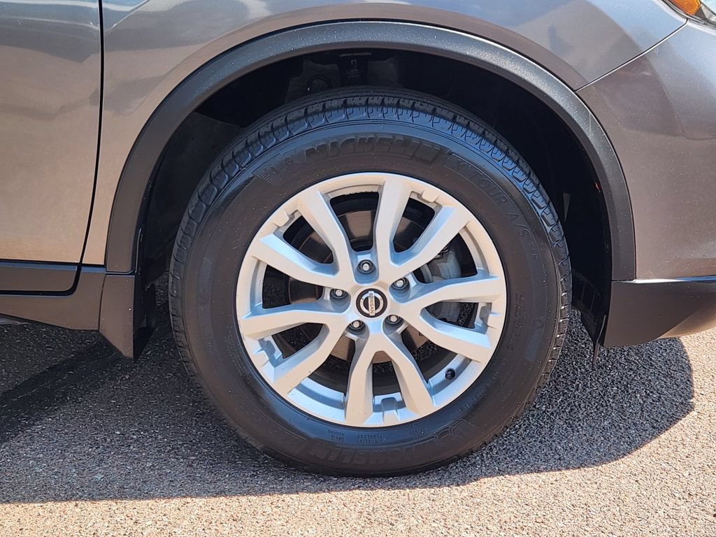 Used 2017 Nissan Rogue SV w/ SV Premium Package AWD/4WD image 30