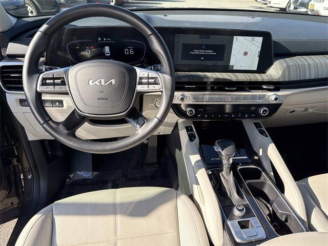 Used 2023 Kia Telluride EX w/ EX Captain's Chair Package image 18