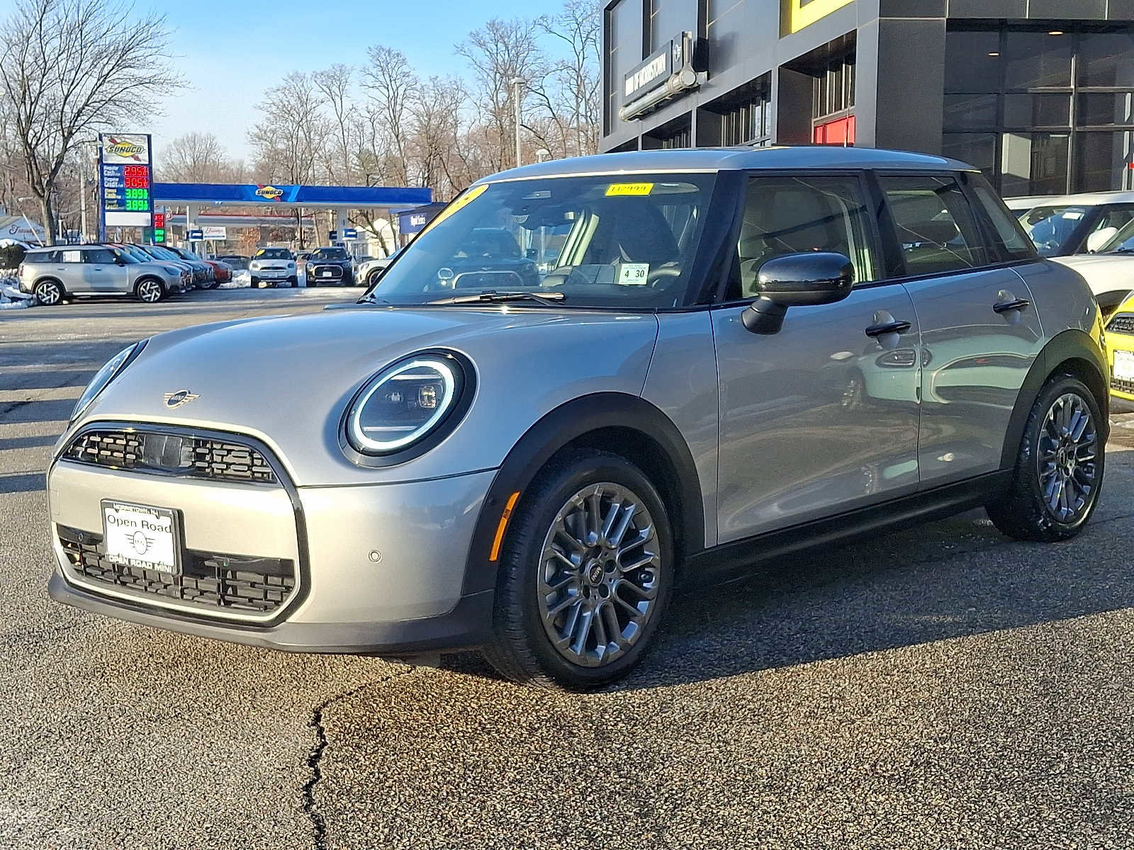 Used 2025 MINI Cooper 4-Door Hardtop image 3