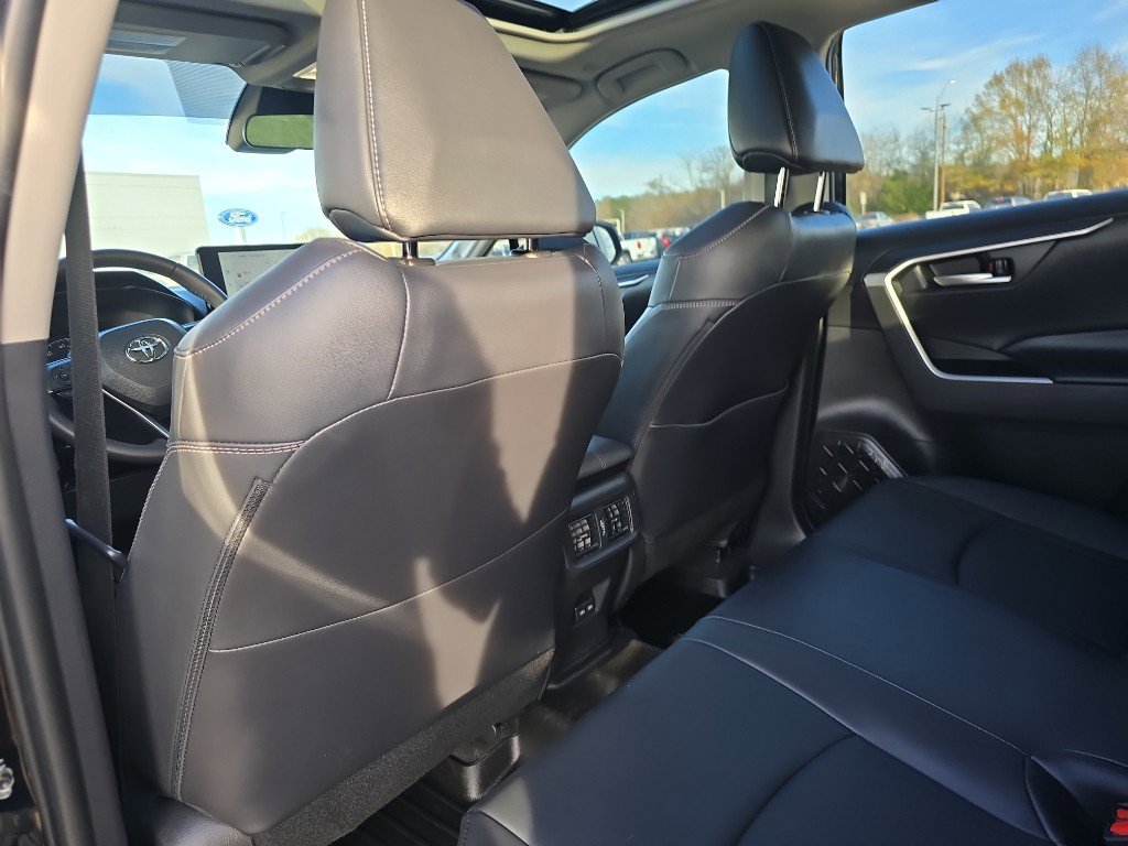 Used 2023 Toyota RAV4 XLE Premium image 10