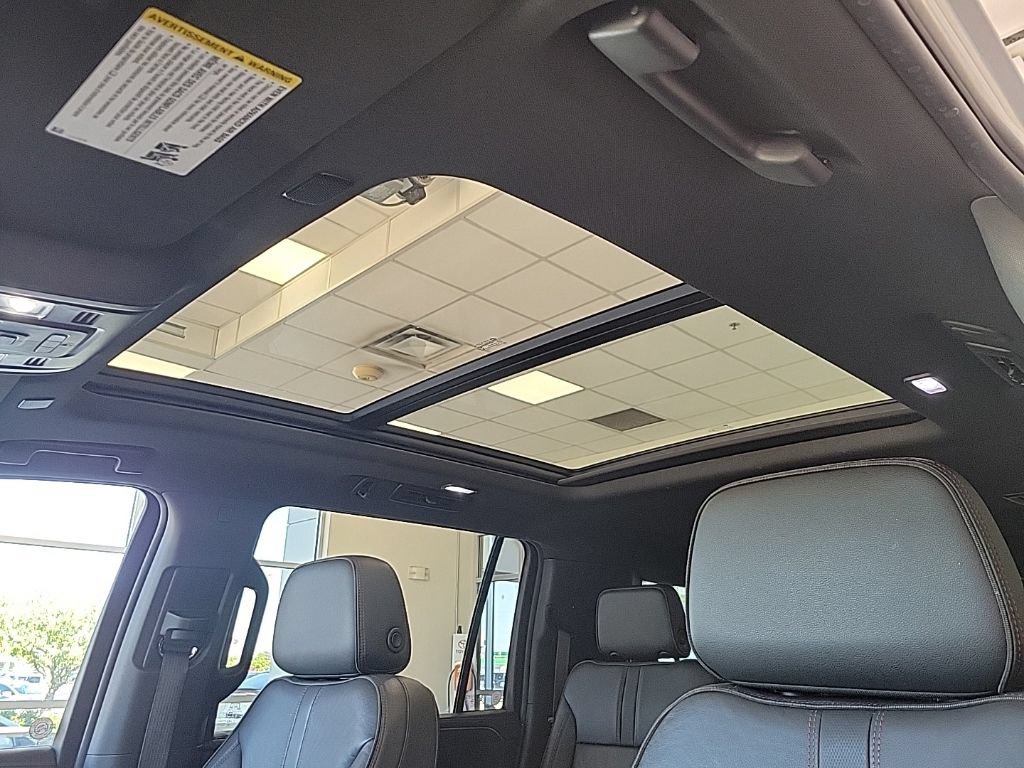 Used 2021 Chevrolet Suburban RST w/ Luxury Package AWD/4WD image 11