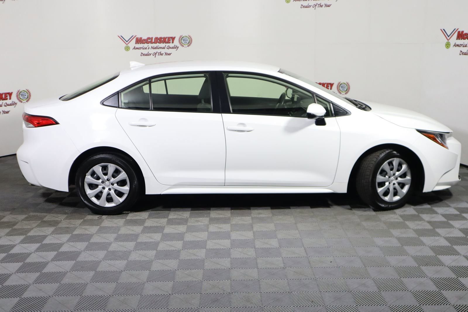 Used 2023 Toyota Corolla LE image 4