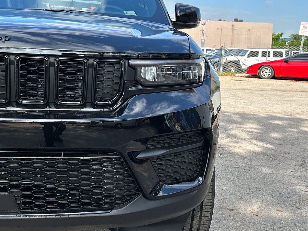 New 2024 Jeep Grand Cherokee Altitude RWD image 17