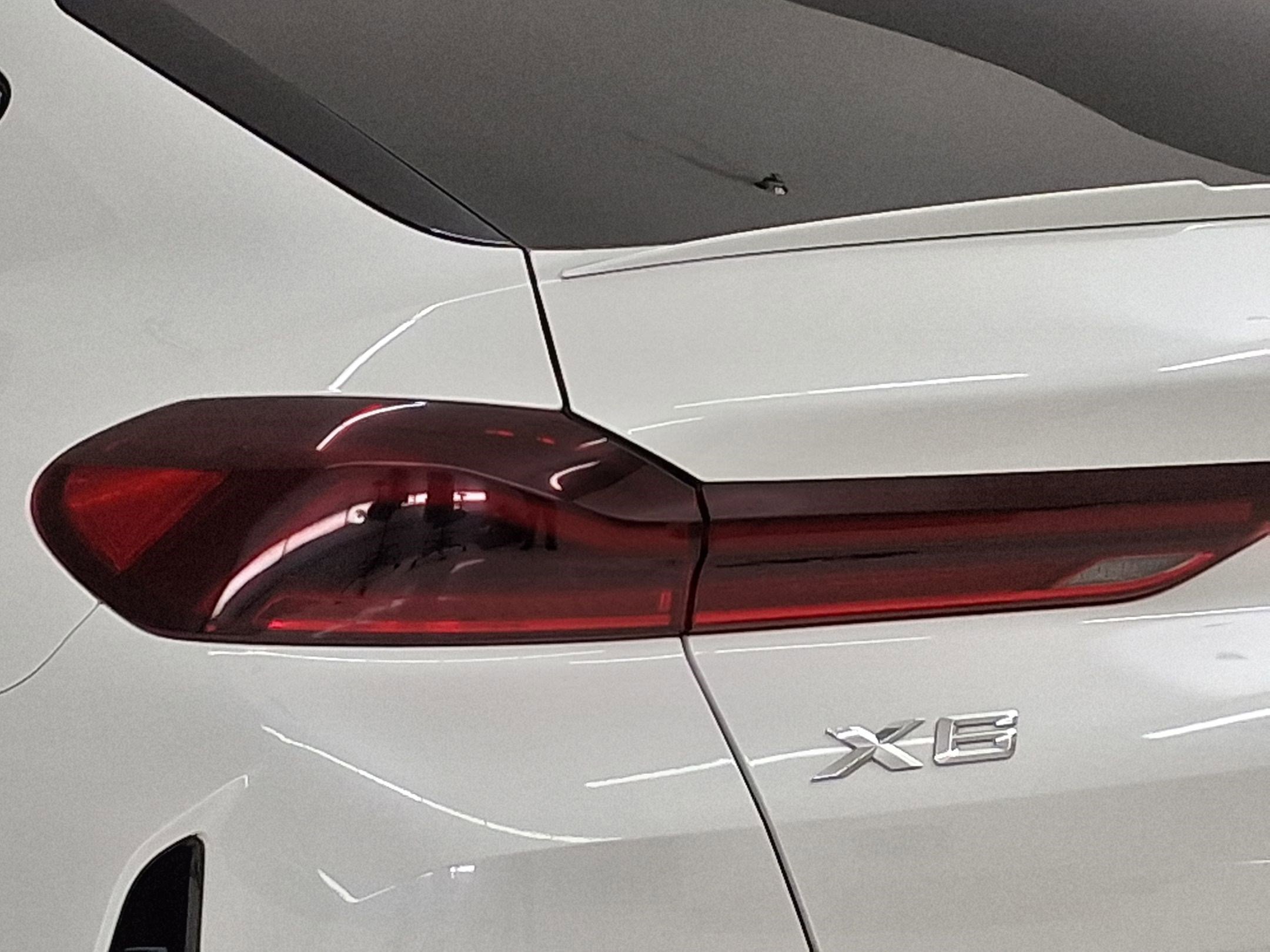 Used 2020 BMW X6 sDrive40i w/ M Sport Package image 11