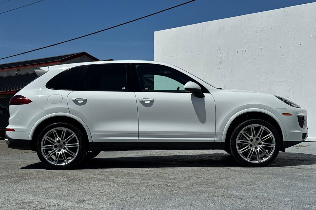 Used 2018 Porsche Cayenne Platinum Edition AWD/4WD image 2