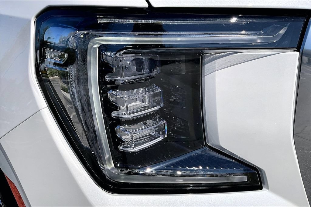 Used 2024 GMC Yukon Denali w/ Advanced Technology Package AWD/4WD image 25
