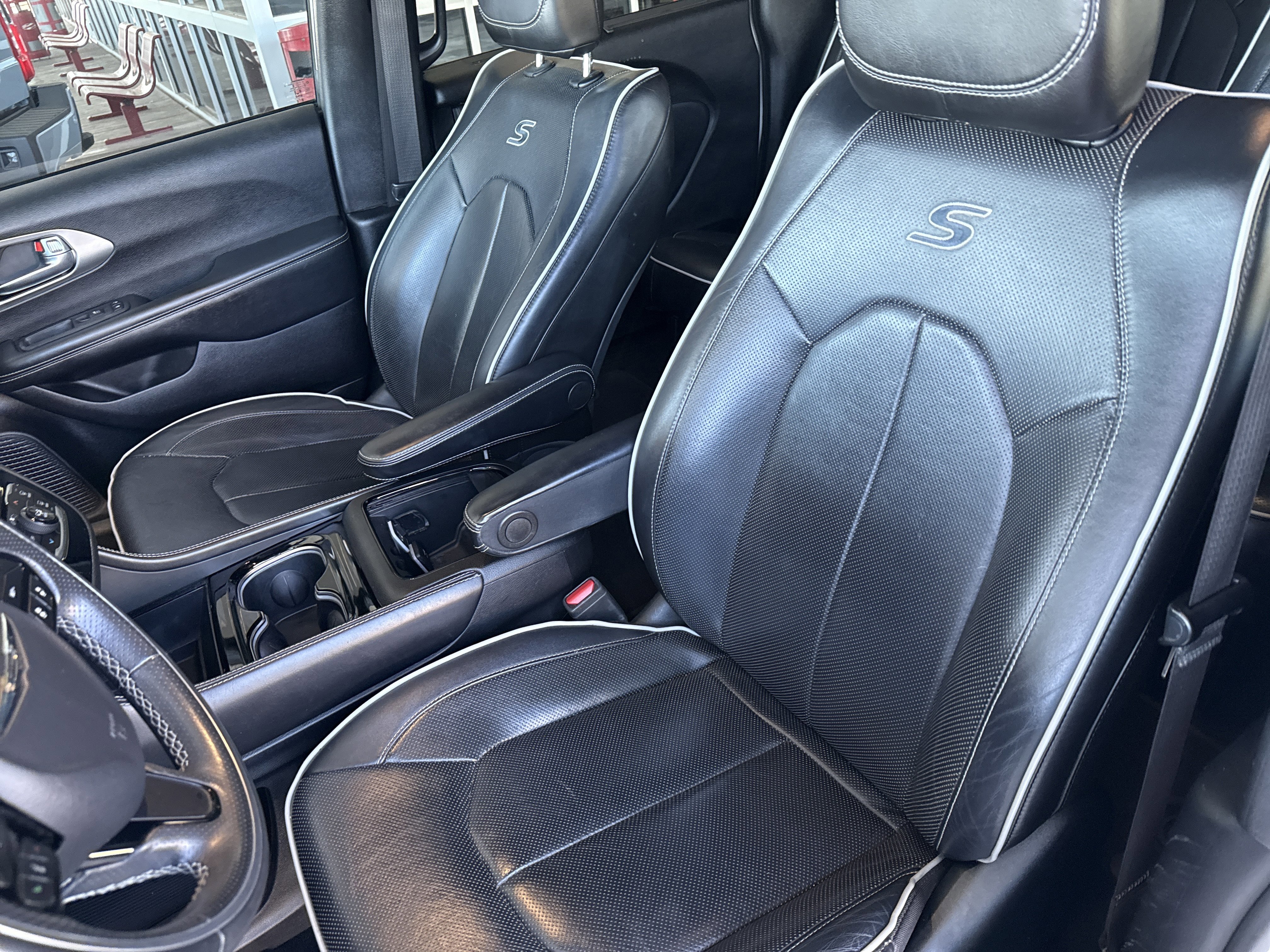 Used 2021 Chrysler Pacifica Limited w/ S Appearance Package image 25