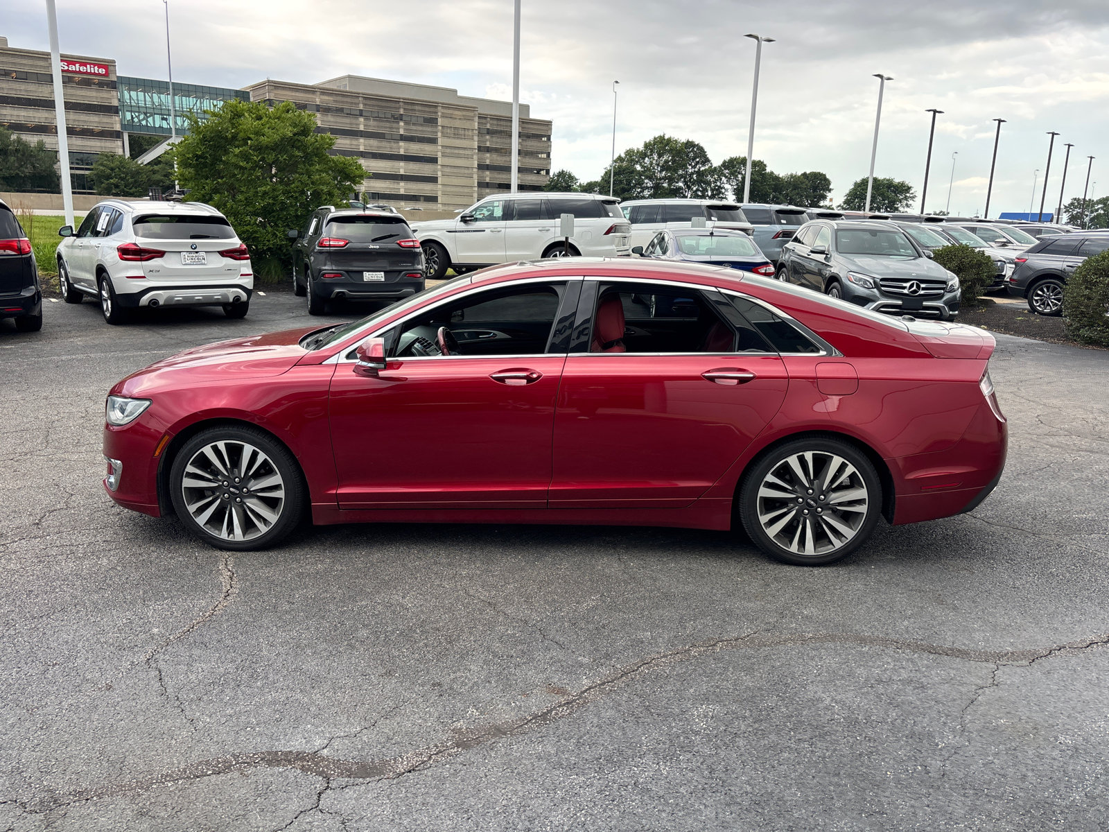 Used 2017 Lincoln MKZ Select FWD image 4